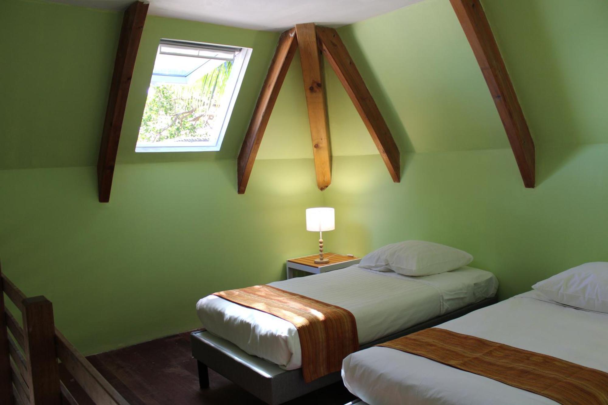 Hotel Tieti Poindimie Luaran gambar