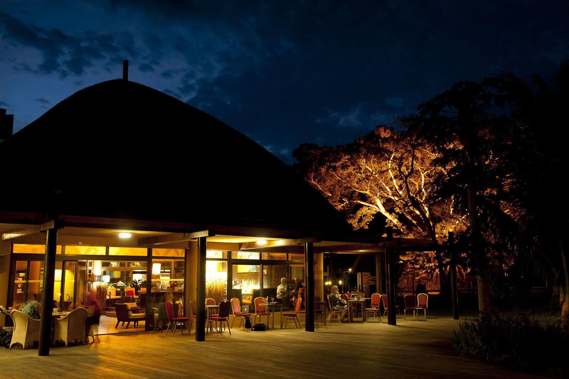 Hotel Tieti Poindimie Luaran gambar
