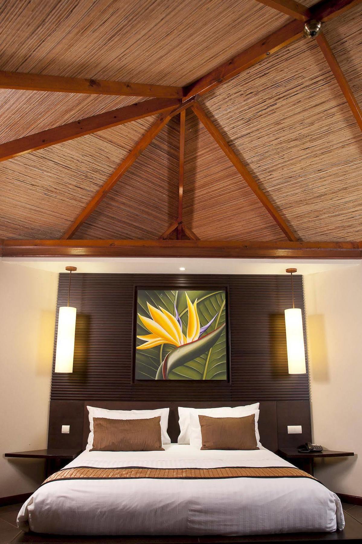 Hotel Tieti Poindimie Luaran gambar